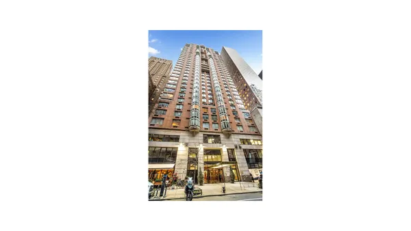 $740,000 | 145 East 48th Street, Unit 5D | Midtown East