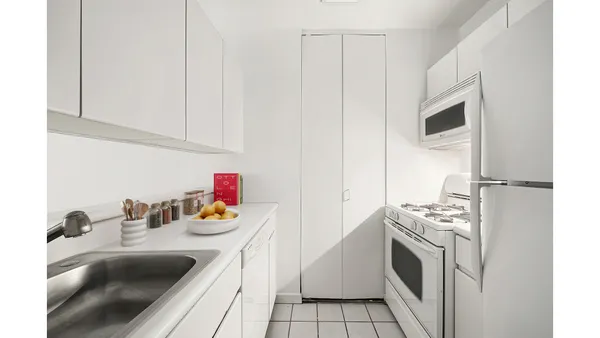 $740,000 | 145 East 48th Street, Unit 5D | Midtown East