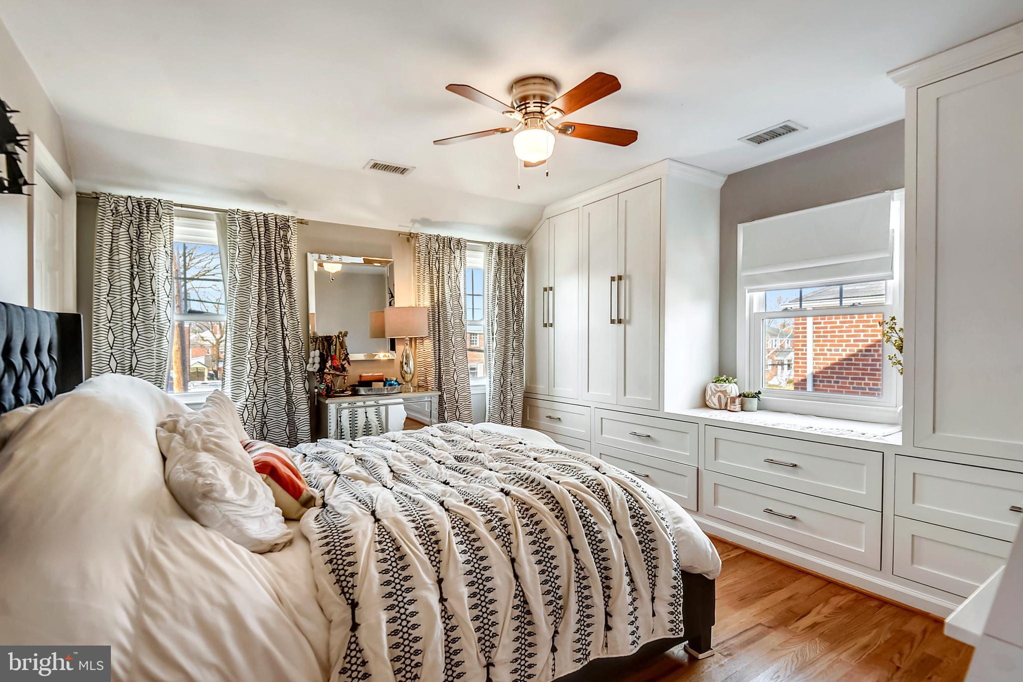 313 South Courthouse Road Arlington, VA 22204 - Photo 11 of 30 Master bedroom with walk-in and custom closets