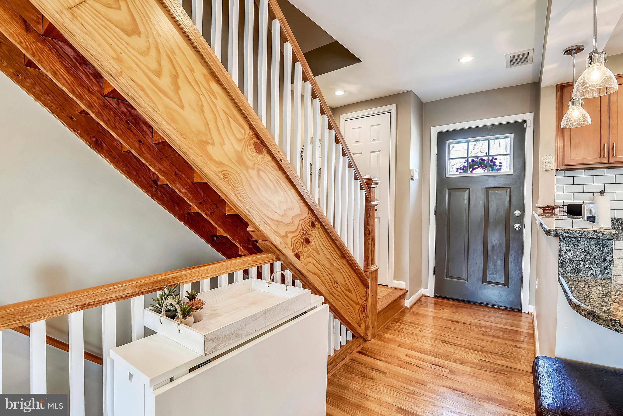 313 South Courthouse Road Arlington, VA 22204 - Photo 3 of 30 Foyer