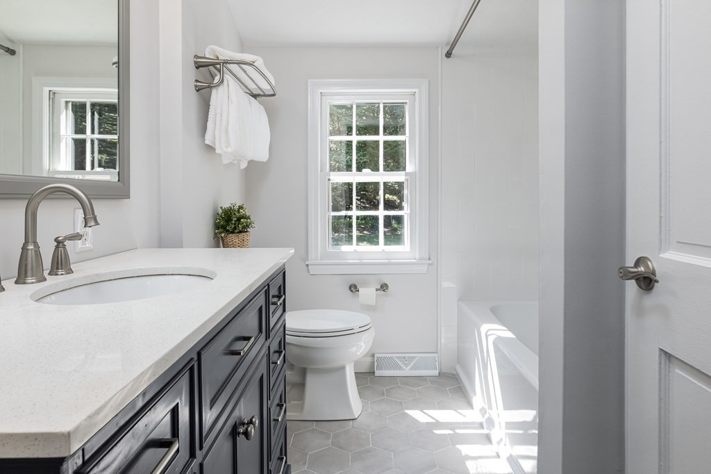 10 Hickory Drive Townsend, MA 01469 - Photo 27 of 38