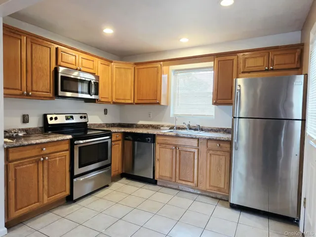 $399,989 | 277 Commack Road, Shirley, NY 11967