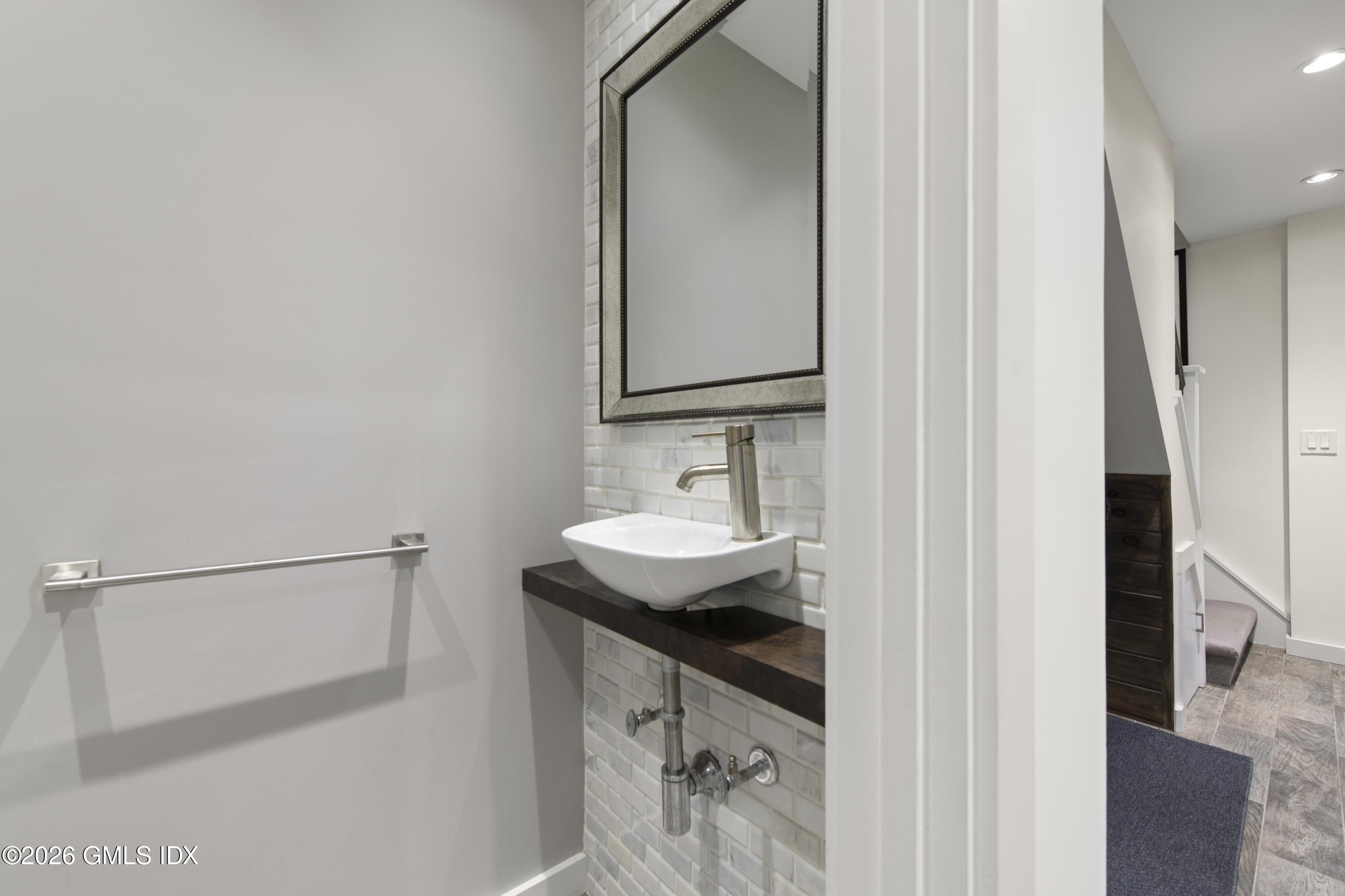 29 Hunting Ridge Road Greenwich, CT 06831 - Photo 48 of 59 8.19 Bathroom