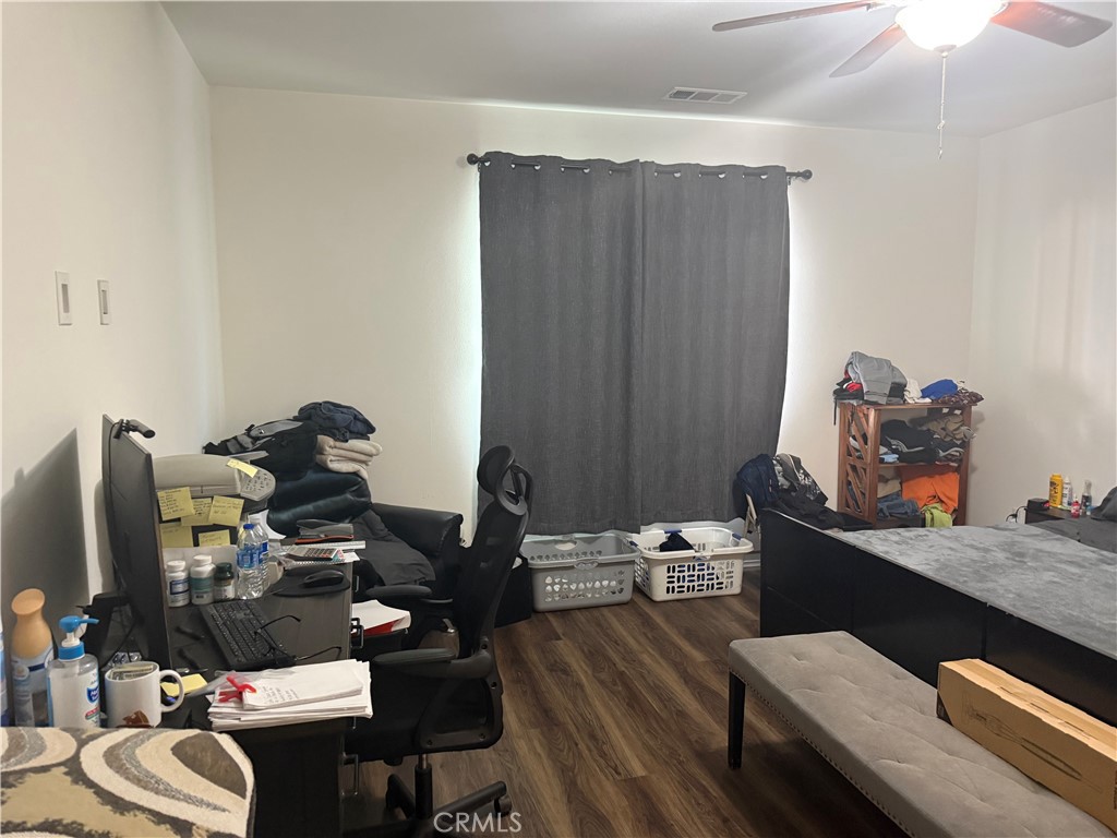 996 Forster Hemet, CA 92543 - Photo 13 of 22