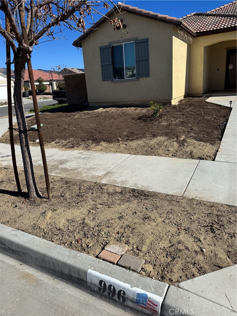 996 Forster Hemet, CA 92543 - Photo 3 of 22