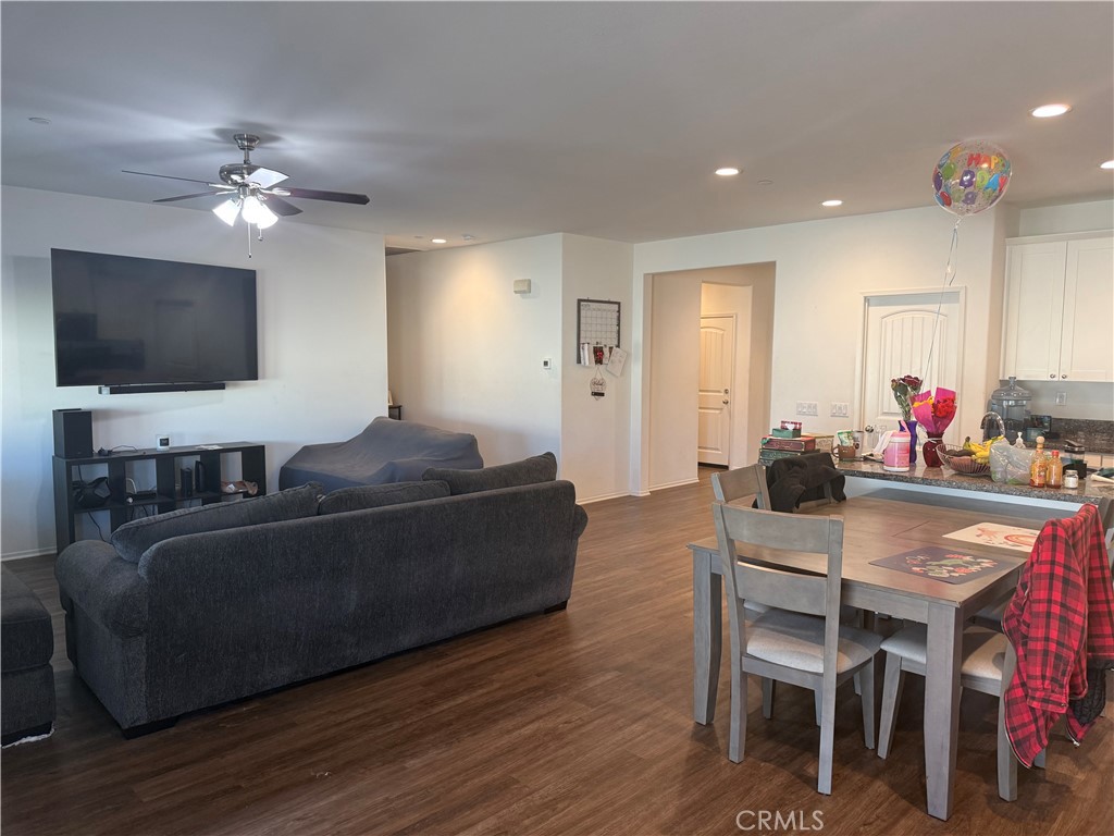 996 Forster Hemet, CA 92543 - Photo 6 of 22