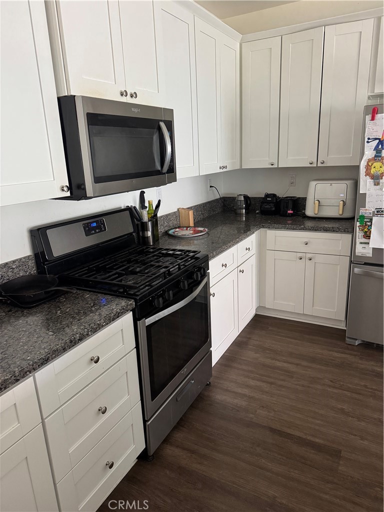 996 Forster Hemet, CA 92543 - Photo 8 of 22