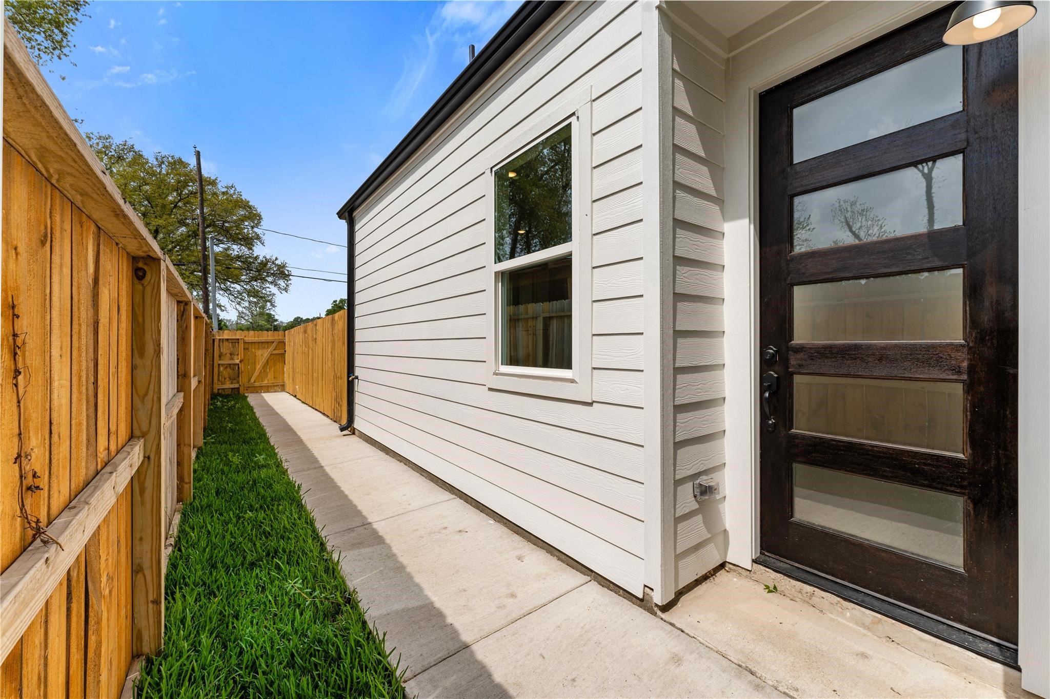 8506 Wileyvale Road, Unit A Houston, TX 77016 - Photo 25 of 25 Side door for second entry