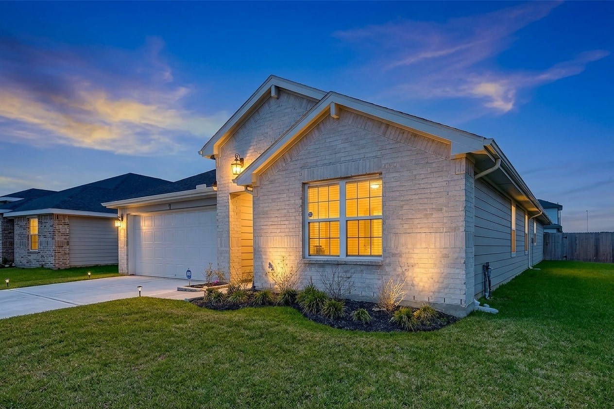 4320 Rustling Aspen Drive Rosenberg, TX 77469 - Photo 4 of 49 ***Twilight Enhanced Photo***