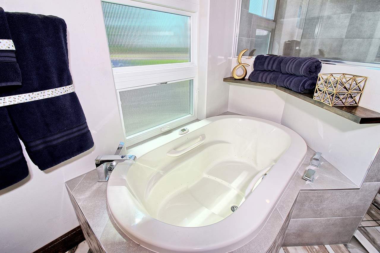 1724 K K 3/4 Road Fruita, CO 81521 - Photo 14 of 42 a bathroom with a tub sink and mirror