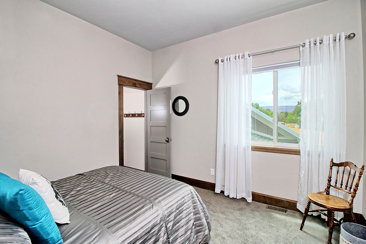 1724 K K 3/4 Road Fruita, CO 81521 - Photo 25 of 42 a bedroom with a bed and a window