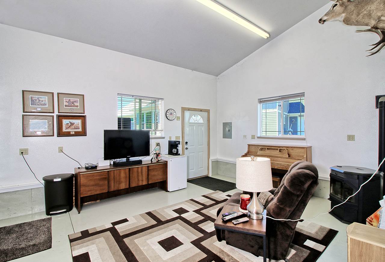 1724 K K 3/4 Road Fruita, CO 81521 - Photo 41 of 42 a living room with furniture and a flat screen tv