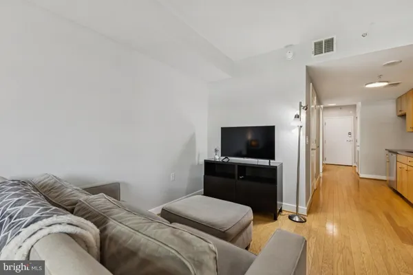 $1,995 | 1117 10th Street Northwest, Unit 305, Washington, DC 20001