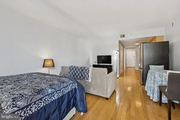 $1,995 | 1117 10th Street Northwest, Unit 305, Washington, DC 20001