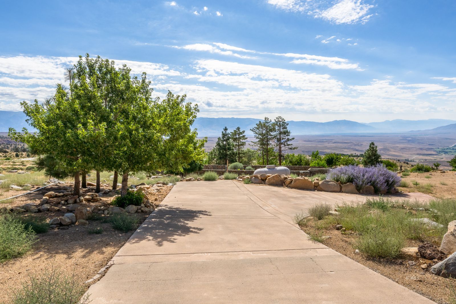 507 Willow Road Bishop, CA 93514 - Photo 11 of 35 a view of a street with a building in the background
