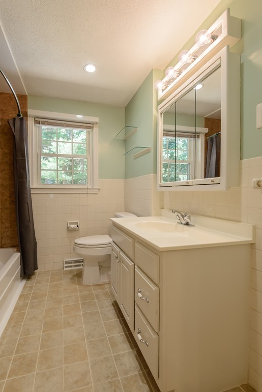 15 Ashdale Road Billerica, MA 01862 - Photo 8 of 19 Gallery Image 8