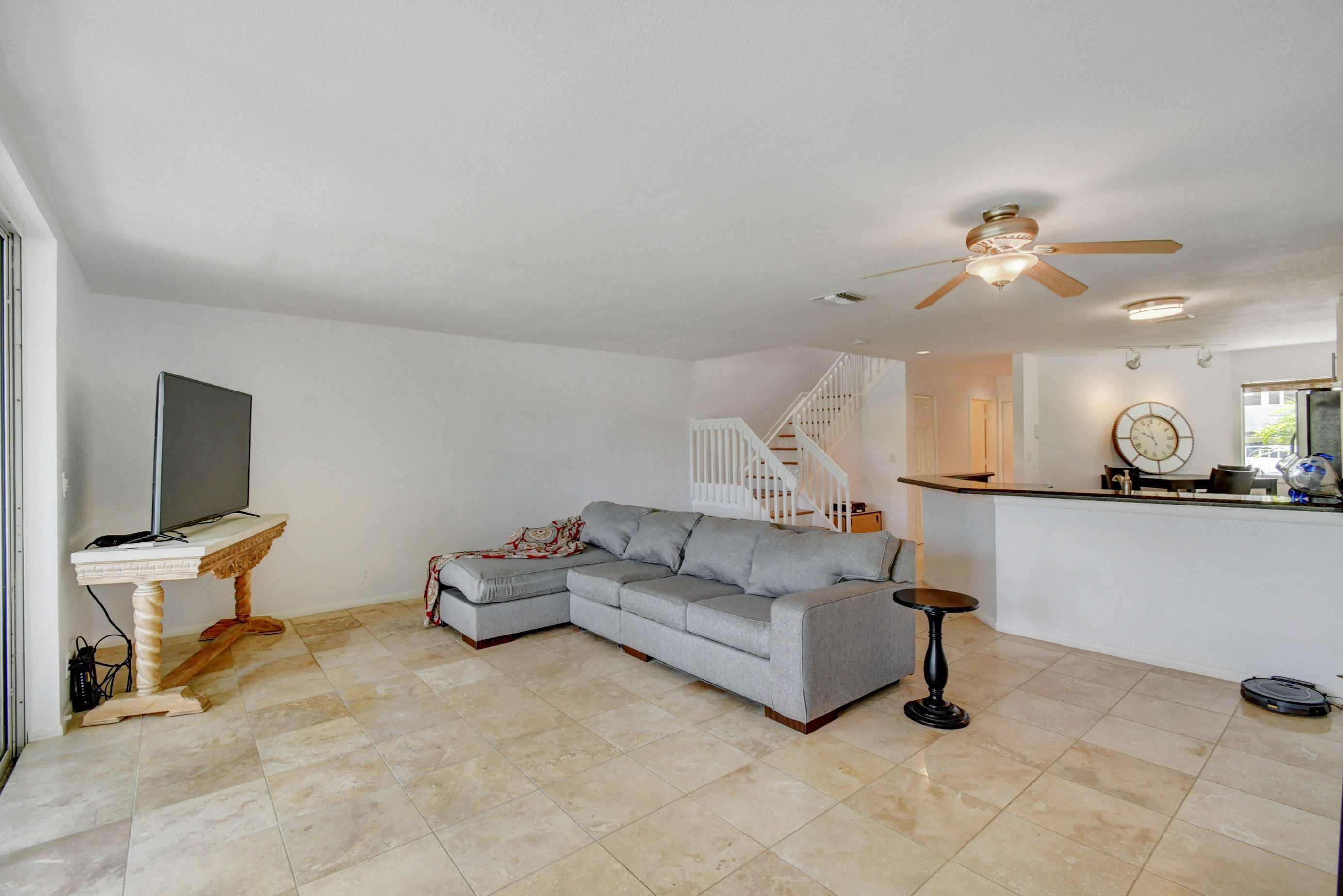 6061 Old Court Road, Unit 207 Boca Raton, FL 33433 - Photo 11 of 35 Living Room