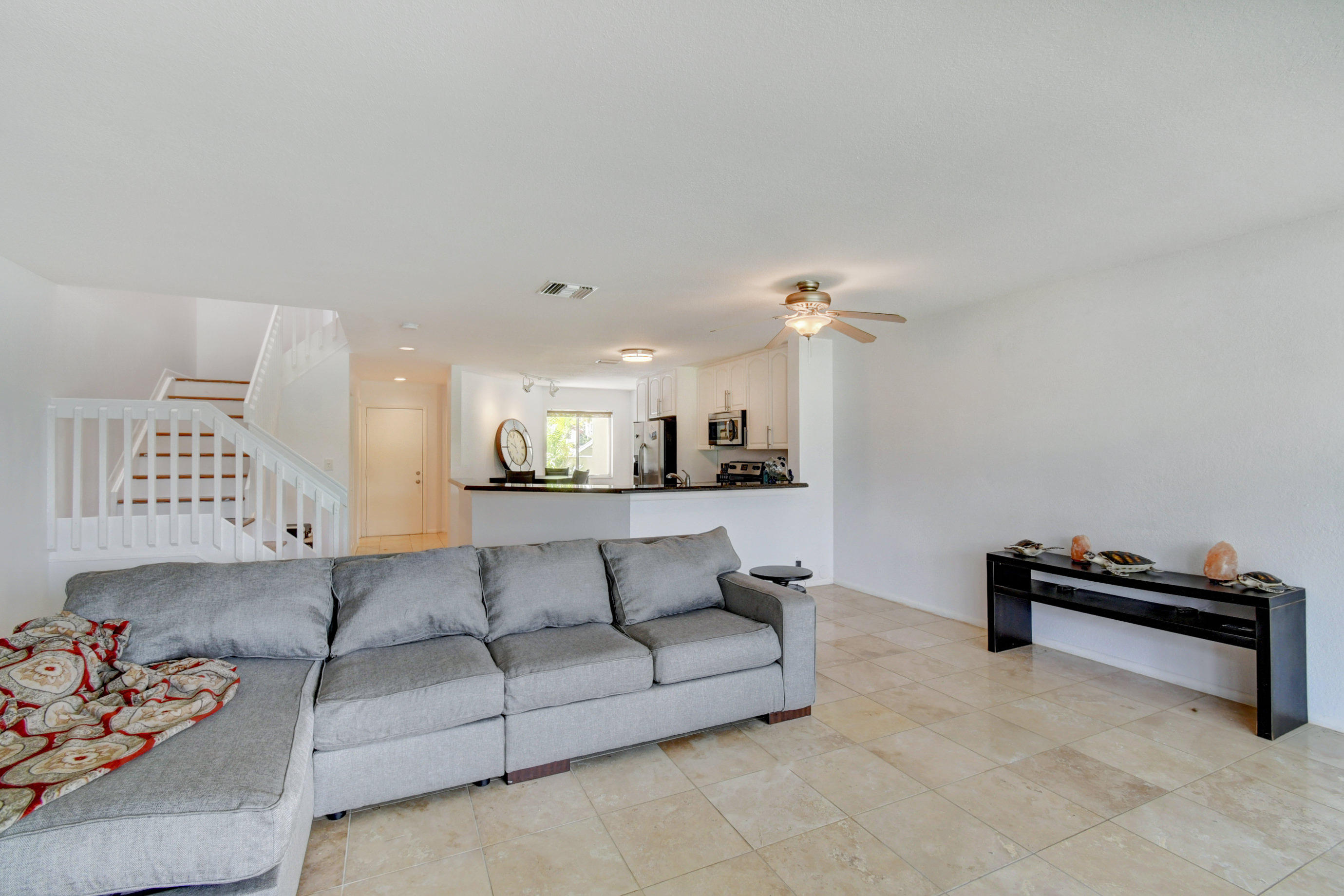 6061 Old Court Road, Unit 207 Boca Raton, FL 33433 - Photo 12 of 35 Living Room