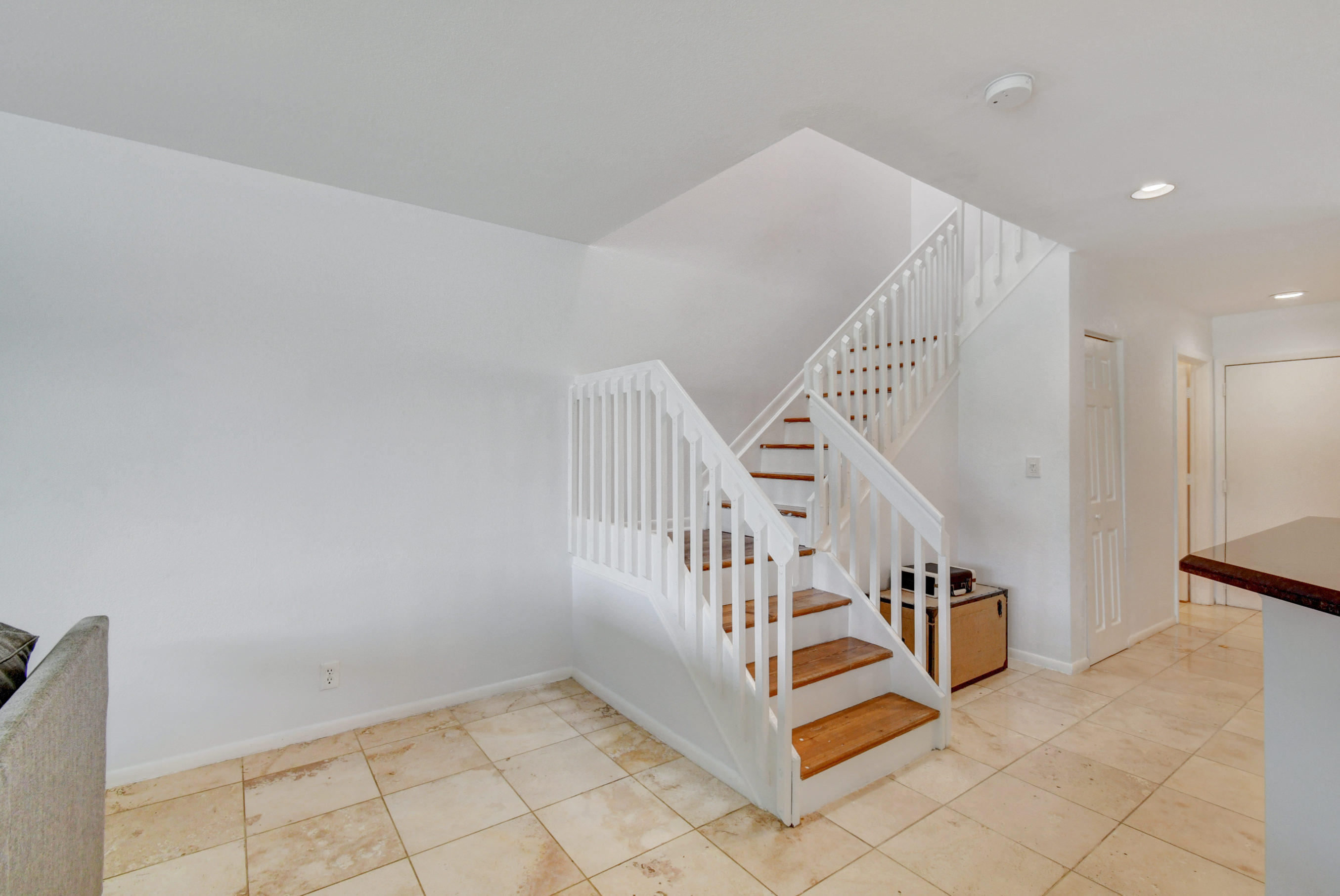 6061 Old Court Road, Unit 207 Boca Raton, FL 33433 - Photo 13 of 35 Stairs