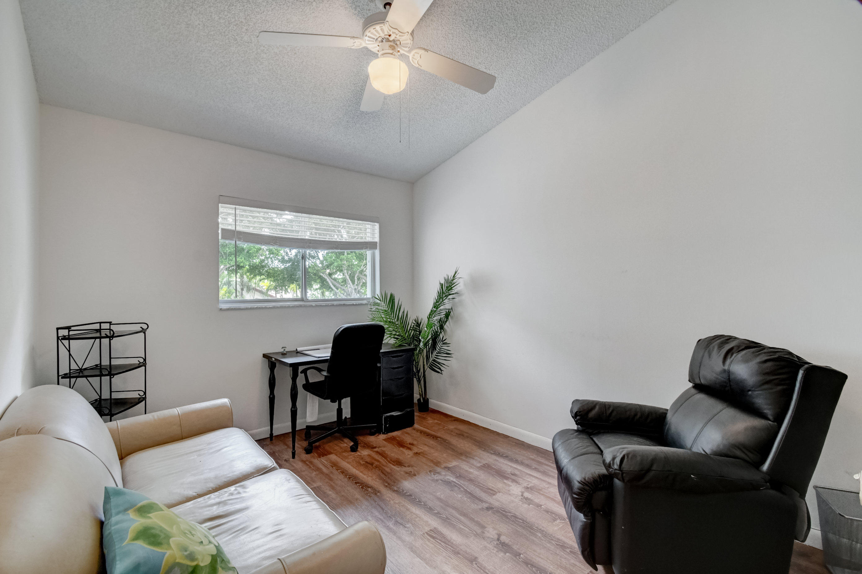 6061 Old Court Road, Unit 207 Boca Raton, FL 33433 - Photo 21 of 35 Guest Bedroom 1