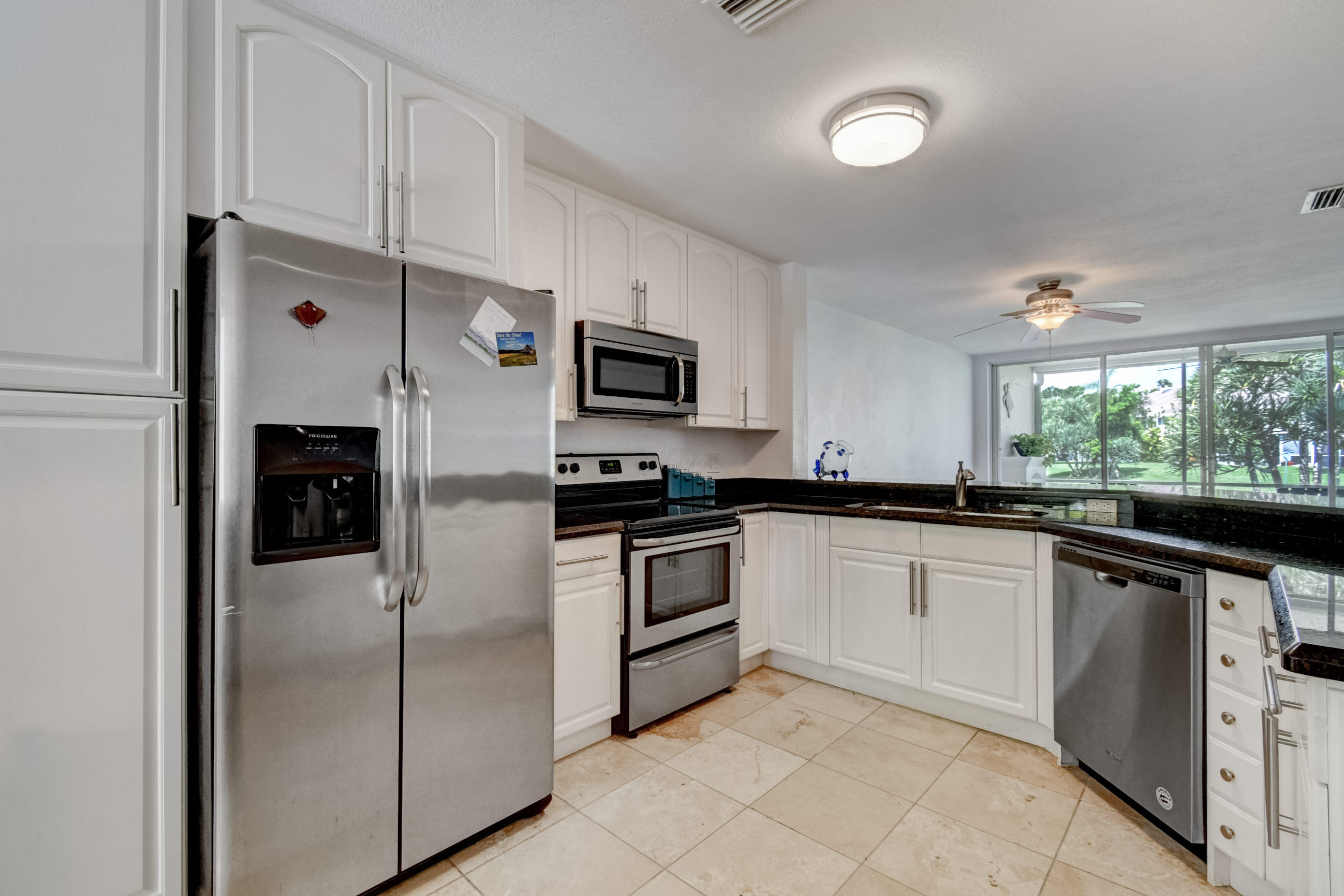 6061 Old Court Road, Unit 207 Boca Raton, FL 33433 - Photo 6 of 35 Kitchen