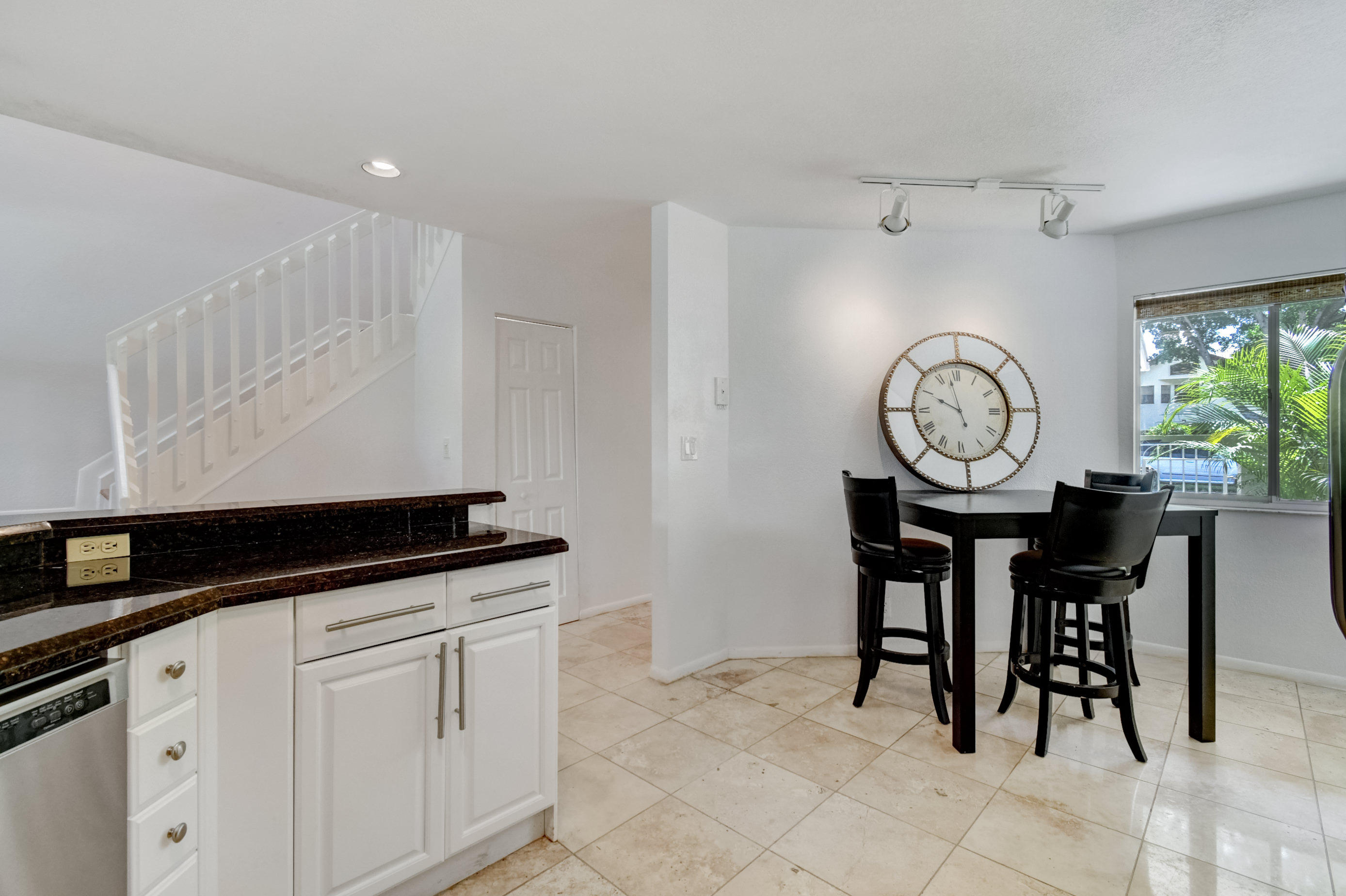 6061 Old Court Road, Unit 207 Boca Raton, FL 33433 - Photo 8 of 35 Eat In Kitchen