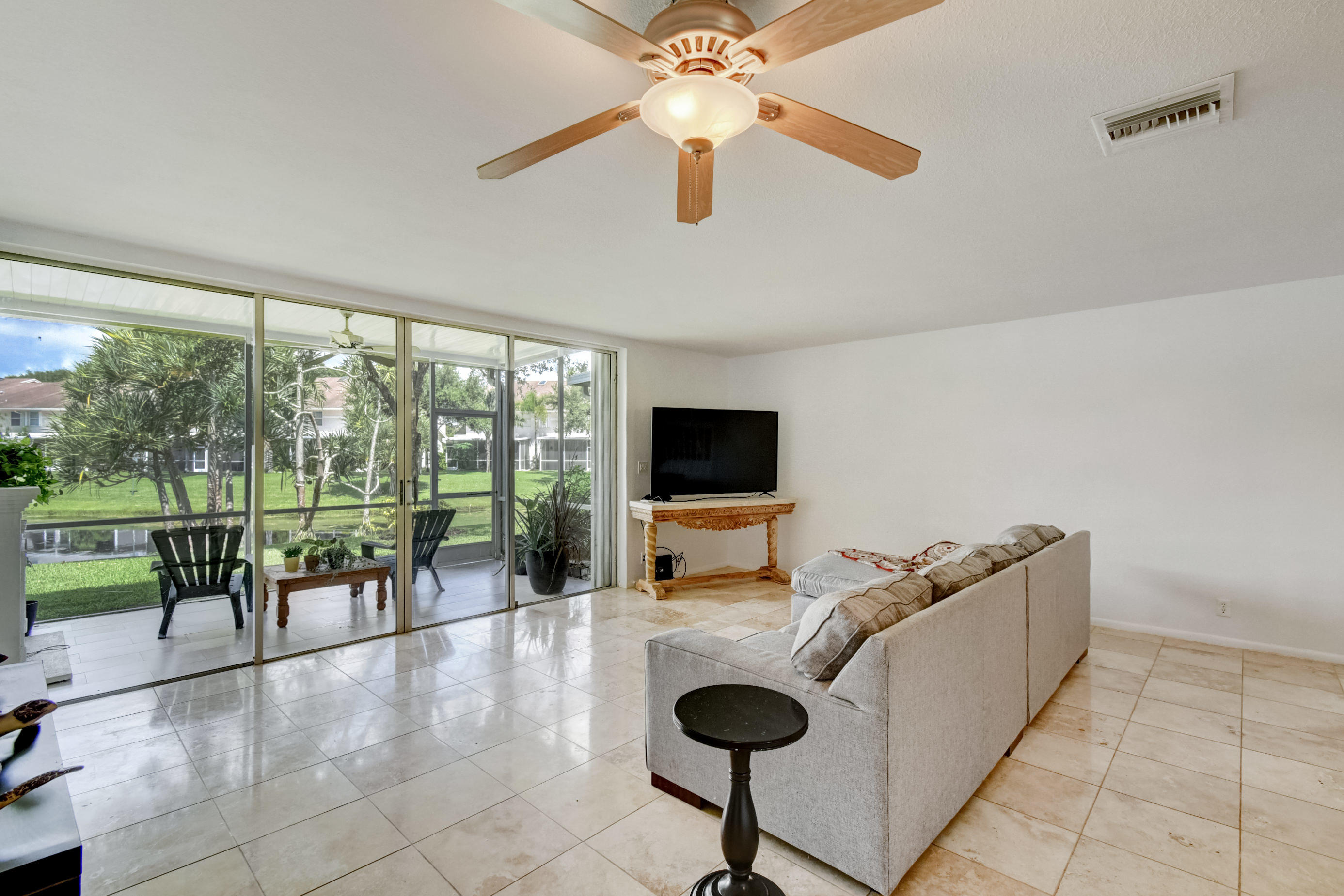 6061 Old Court Road, Unit 207 Boca Raton, FL 33433 - Photo 10 of 35 Living Room