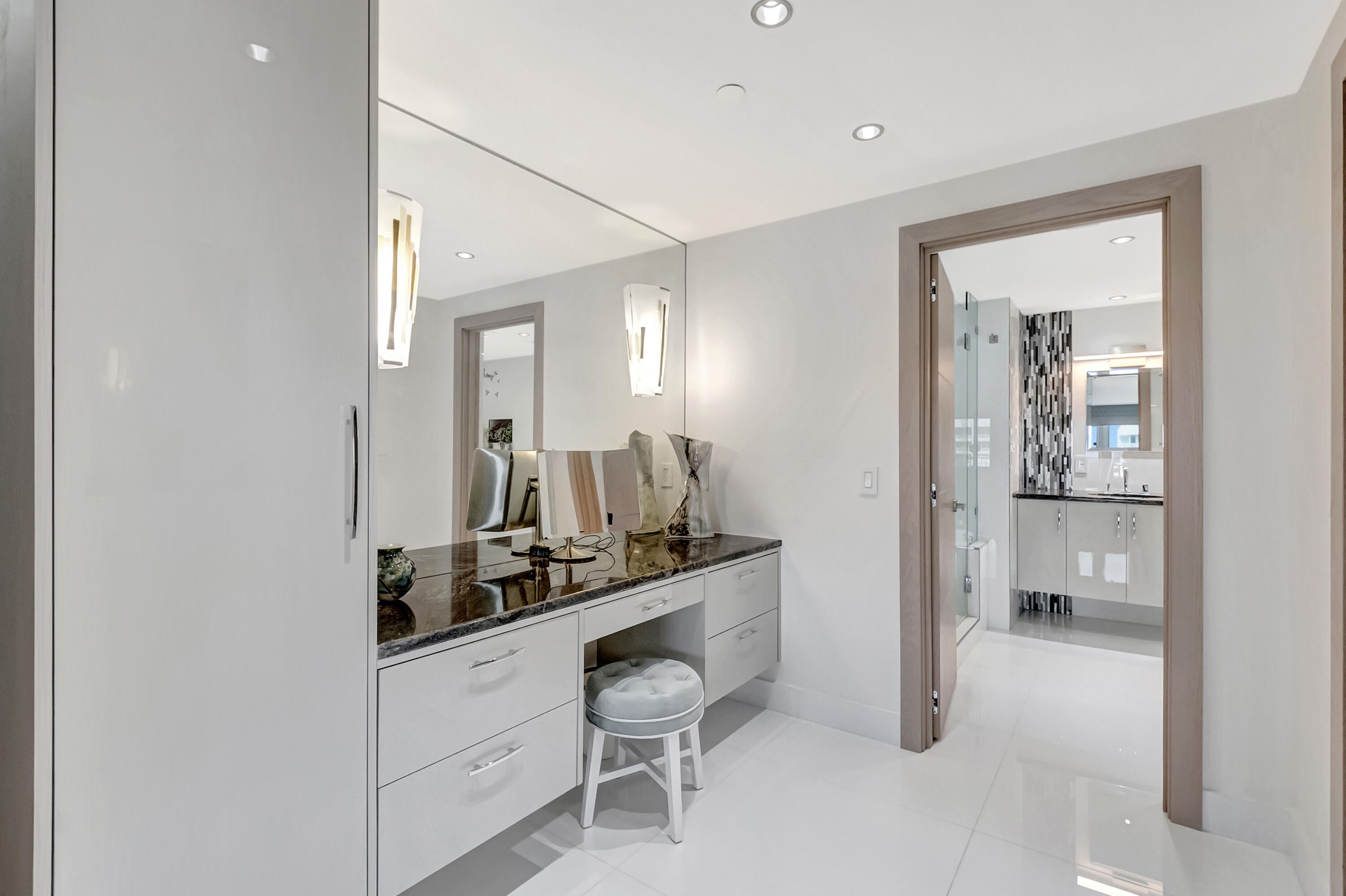 4301 North Ocean Boulevard, Unit 1708 Boca Raton, FL 33431 - Photo 36 of 91 PRIMARY DRESSING AREA