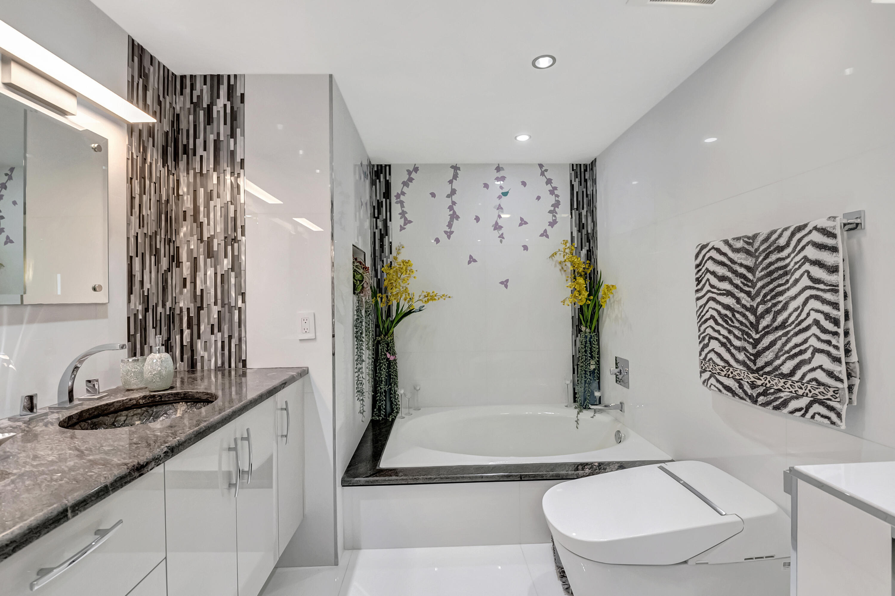 4301 North Ocean Boulevard, Unit 1708 Boca Raton, FL 33431 - Photo 38 of 91 PRIMARY BATHROOM