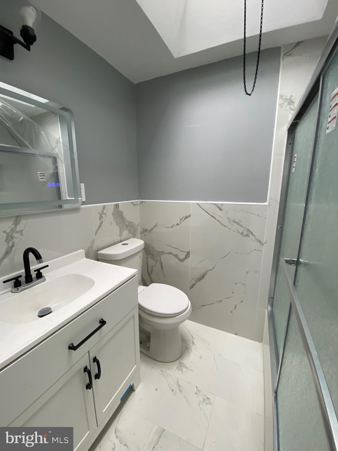 821 Hampshire Road Drexel Hill, PA 19026 - Photo 23 of 36 Full Hall Bathroom
