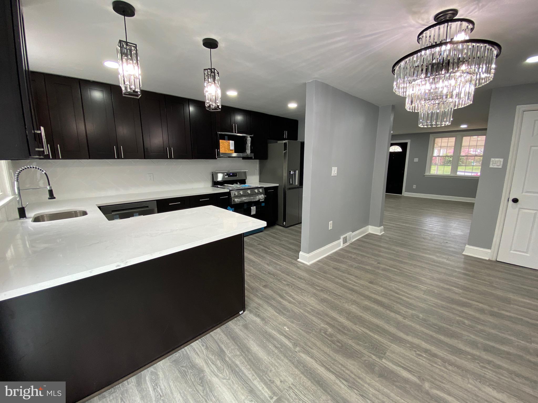 821 Hampshire Road Drexel Hill, PA 19026 - Photo 9 of 36 Kitchen & Dining Room