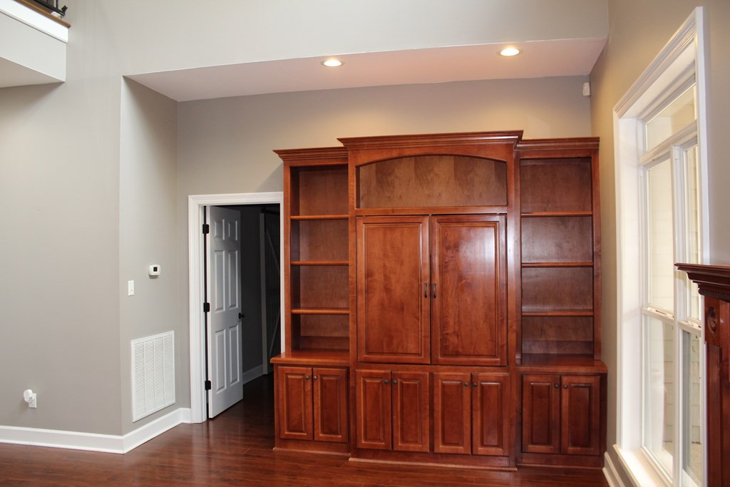 1092 Carpenter Lane Summit, MS 39666 - Photo 13 of 63 Built-in Bookcase