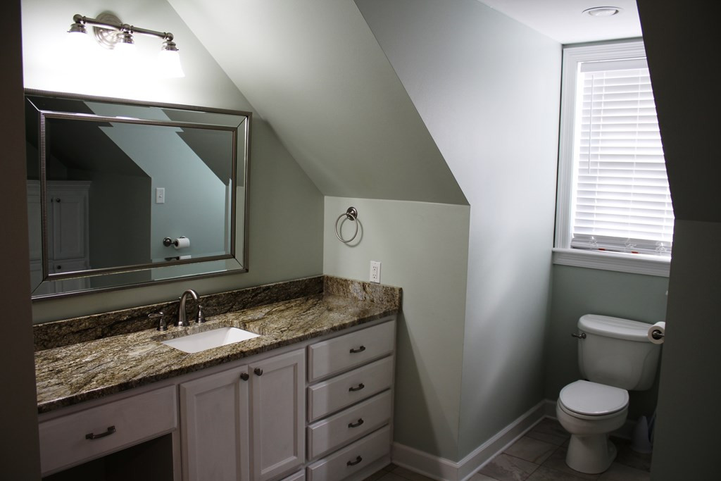 1092 Carpenter Lane Summit, MS 39666 - Photo 23 of 63 Upstairs Bath Vanity
