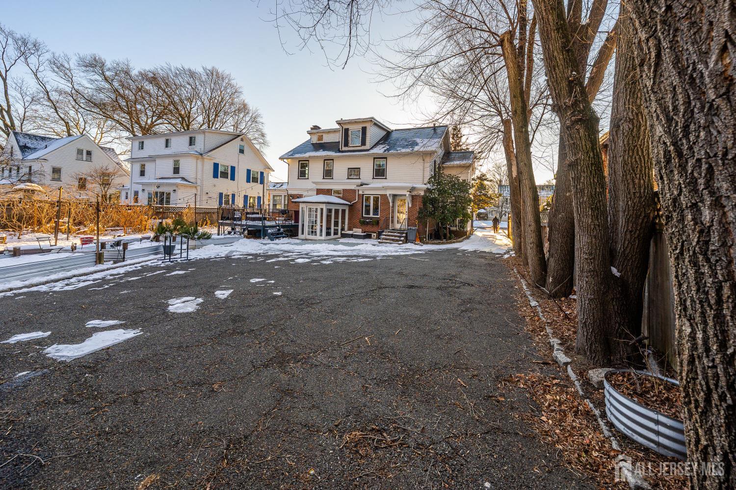 631 Union Avenue Elizabeth, NJ 07208 - Photo 25 of 30 a view of a street in front of a building