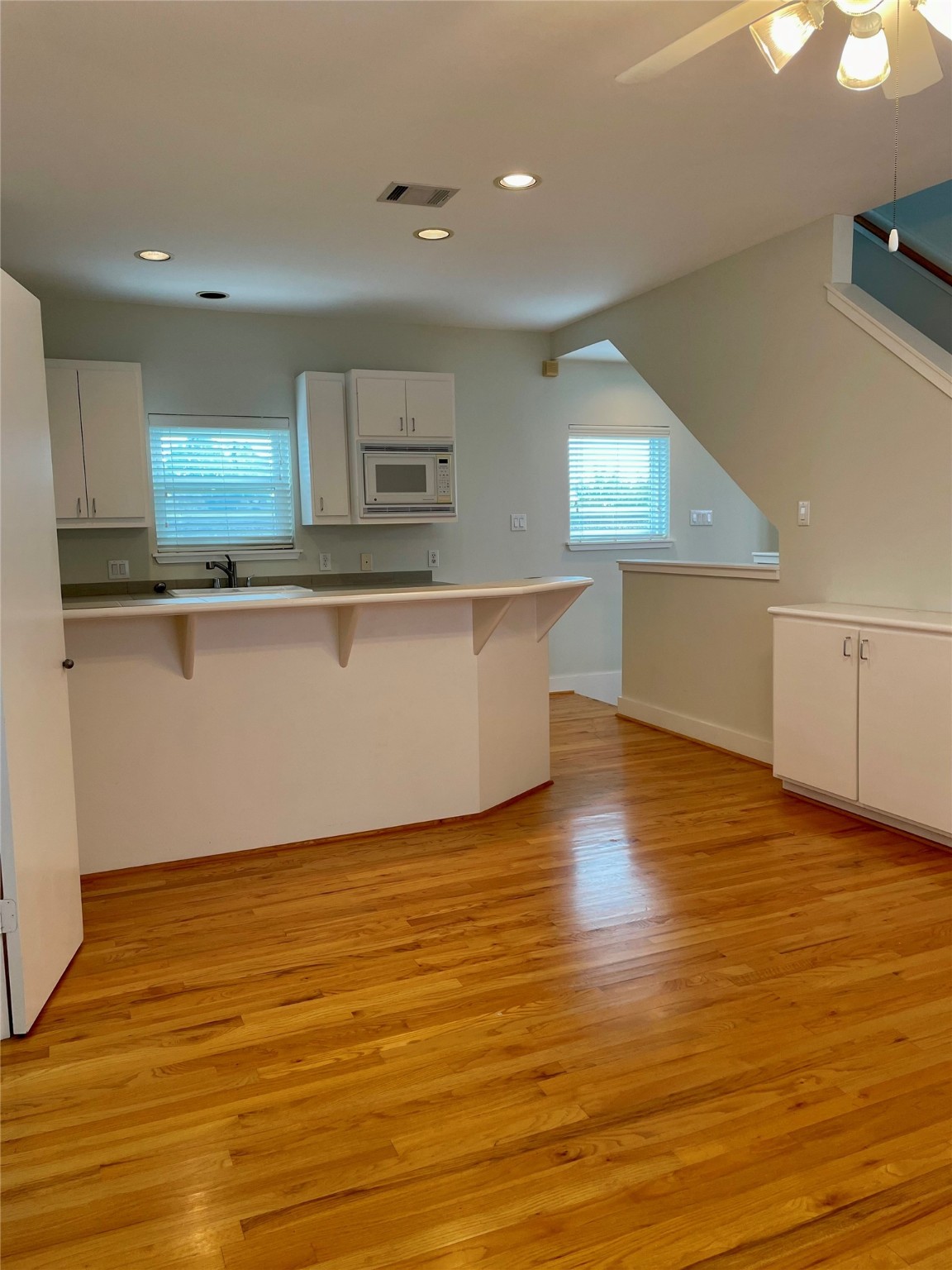 5509 Cornish Street Houston, TX 77007 - Photo 7 of 15 a view of kitchen with wooden floor and electronic appliances