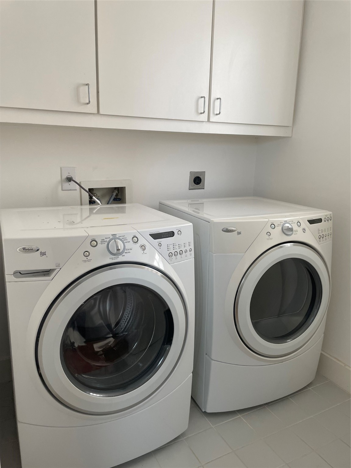5509 Cornish Street Houston, TX 77007 - Photo 10 of 15 a utility room with dryer and washer