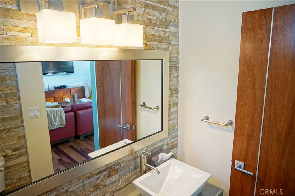 3211 Vista Drive Manhattan Beach, CA 90266 - Photo 13 of 35 a bathroom with a sink and a mirror