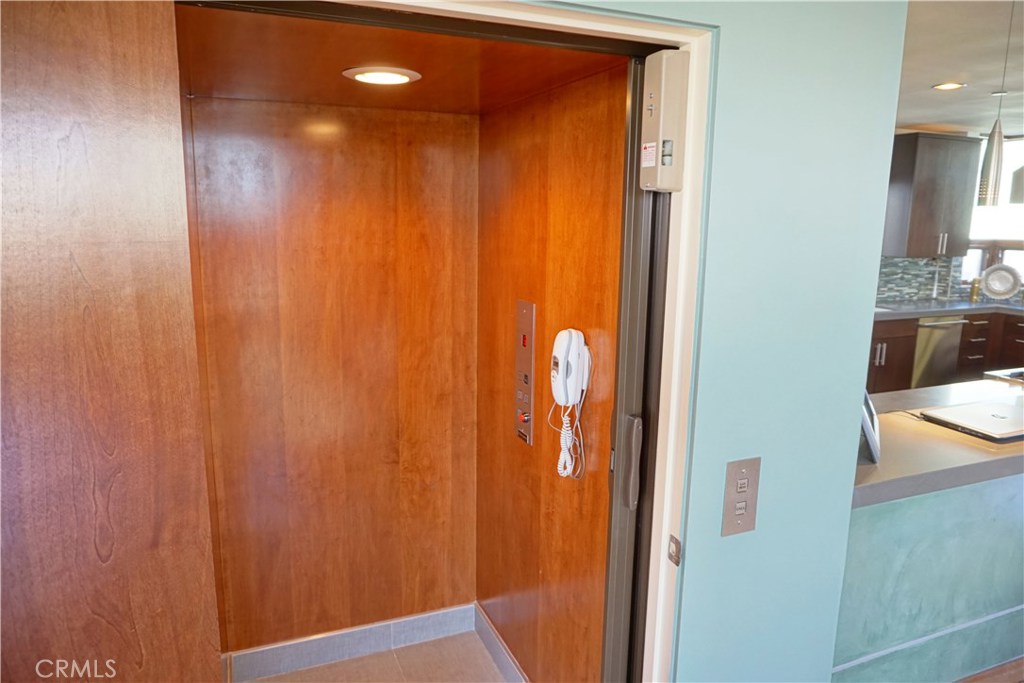3211 Vista Drive Manhattan Beach, CA 90266 - Photo 15 of 35 a view of elevator