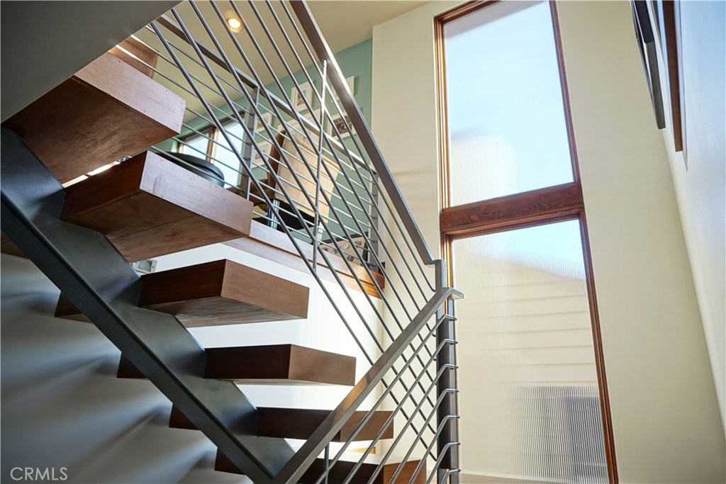 3211 Vista Drive Manhattan Beach, CA 90266 - Photo 17 of 35 a view of entryway