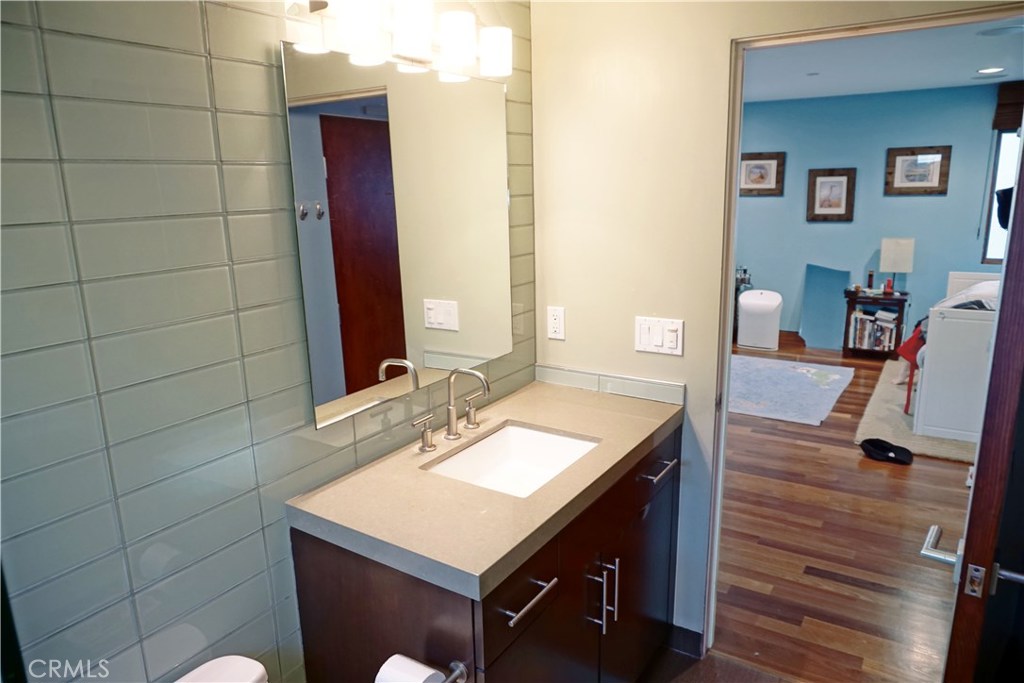 3211 Vista Drive Manhattan Beach, CA 90266 - Photo 28 of 35 a bathroom with a sink vanity and a mirror