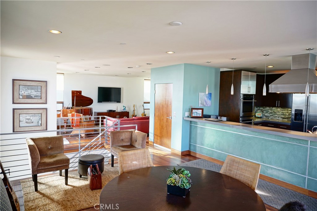3211 Vista Drive Manhattan Beach, CA 90266 - Photo 8 of 35 a view of a dining room with furniture