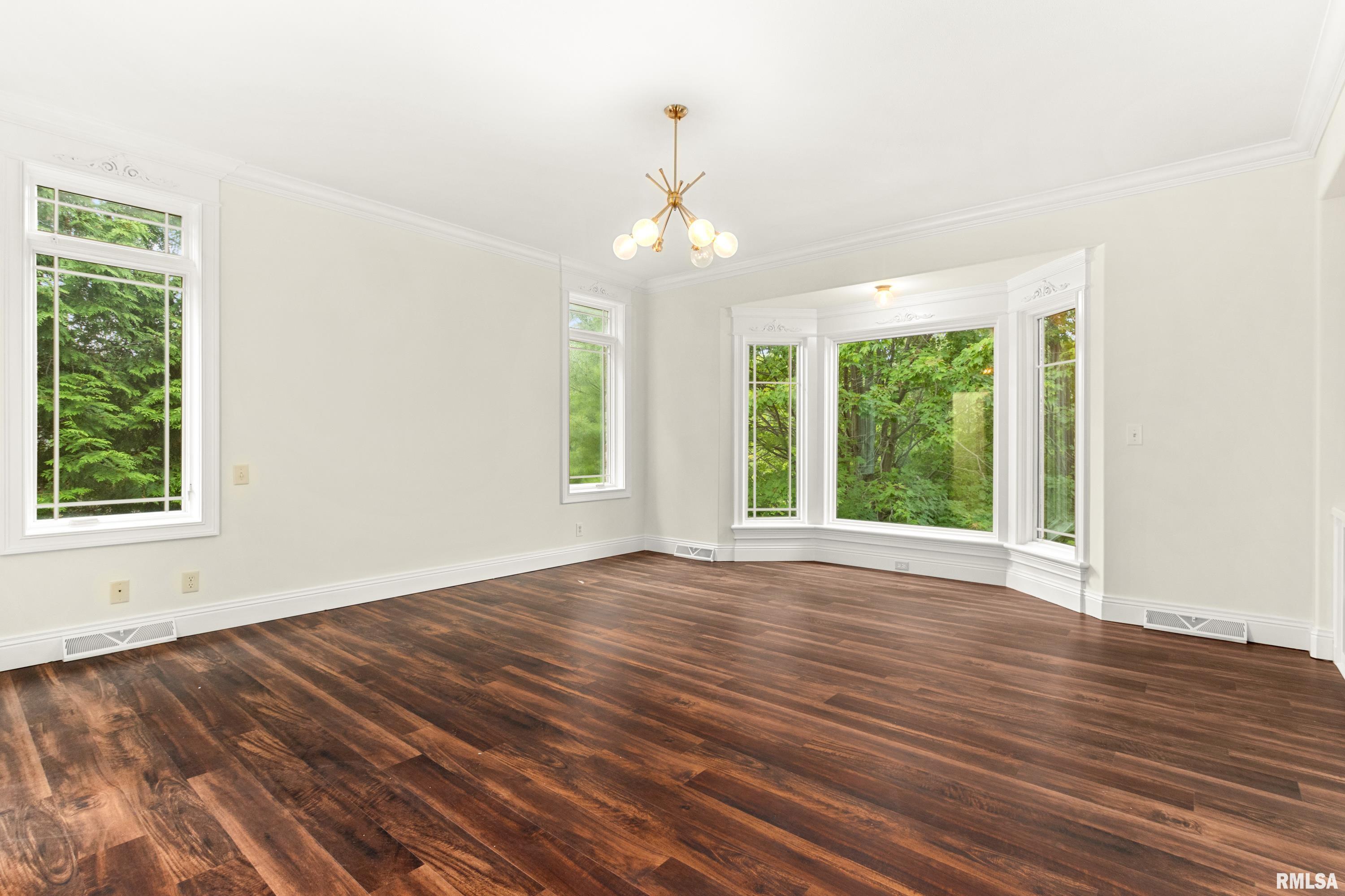1811 Kern Road Washington, IL 61571 - Photo 38 of 95 Gallery Image 38