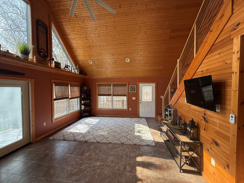 270 Marina Road Murphy, NC 28906 - Photo 13 of 69 Main floor living area