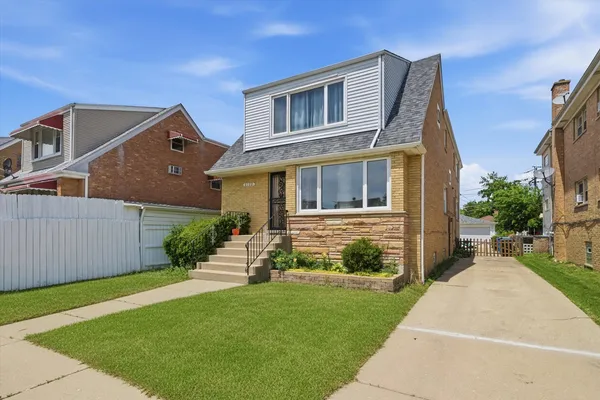 $695,000 | 6122 West Leland Avenue, Chicago, IL 60630