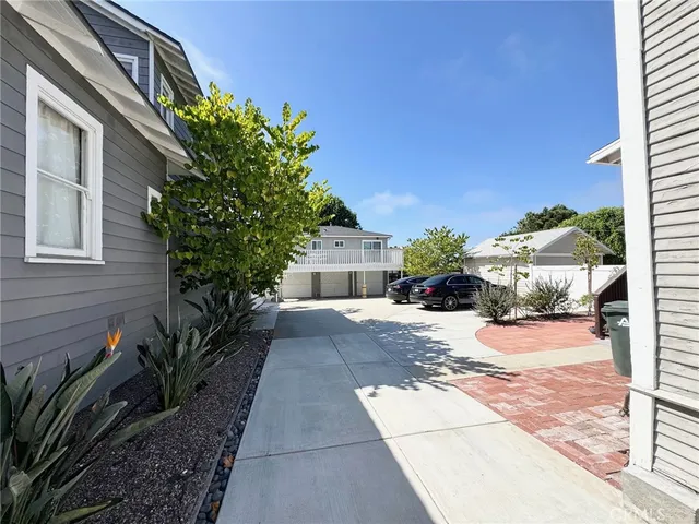 $3,800 | 221 South Helberta Avenue, Unit 2, Redondo Beach, CA 90277