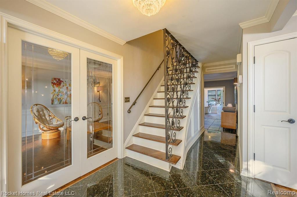 2 Cambridge Boulevard Pleasant Ridge, MI 48069 - Photo 4 of 50