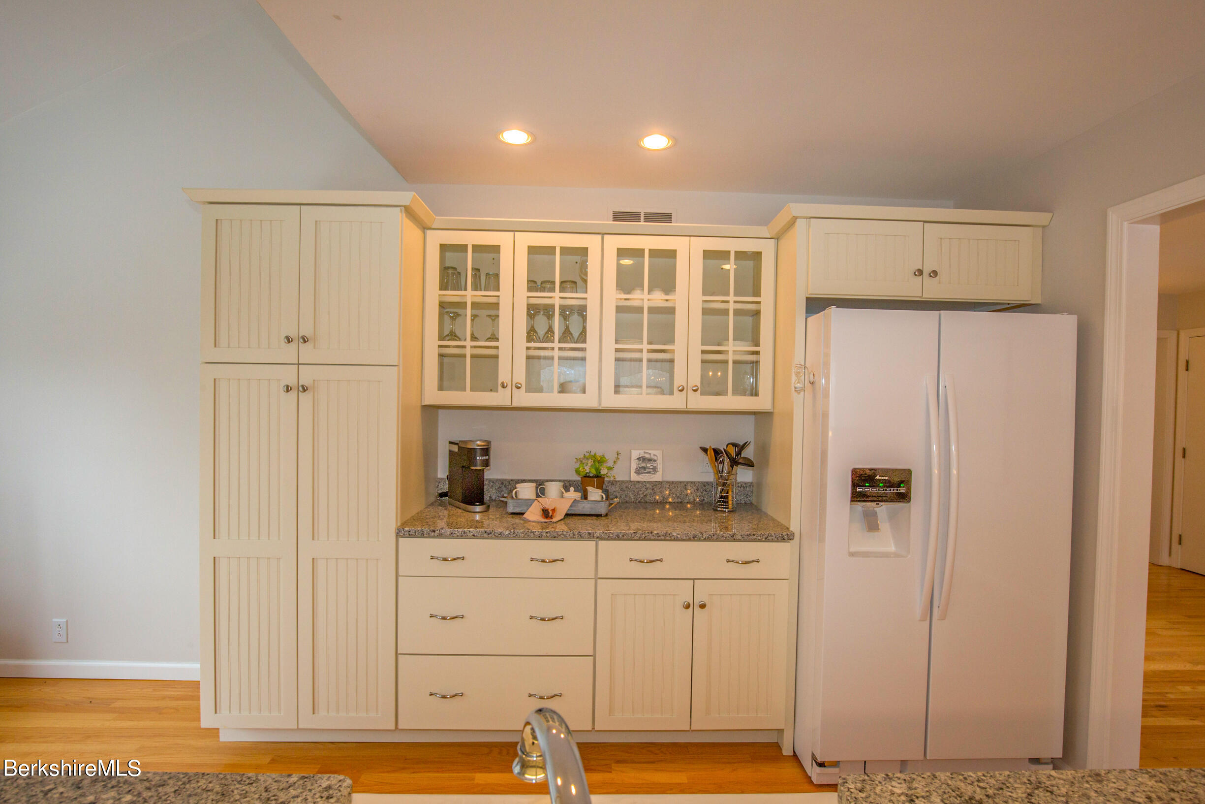 1136 Barker Road, Unit 9 Pittsfield, MA 01201 - Photo 19 of 60 kitchen