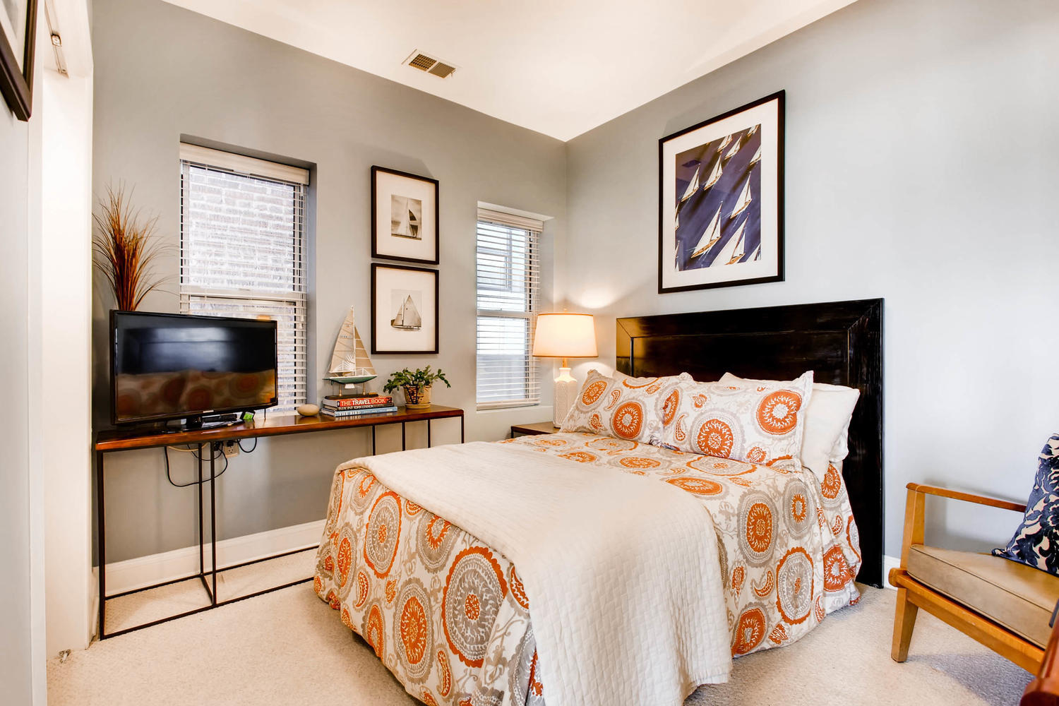 1242 West Pratt Boulevard, Unit 3F Chicago, IL 60626 - Photo 19 of 30 a bedroom with bed and a flat screen tv