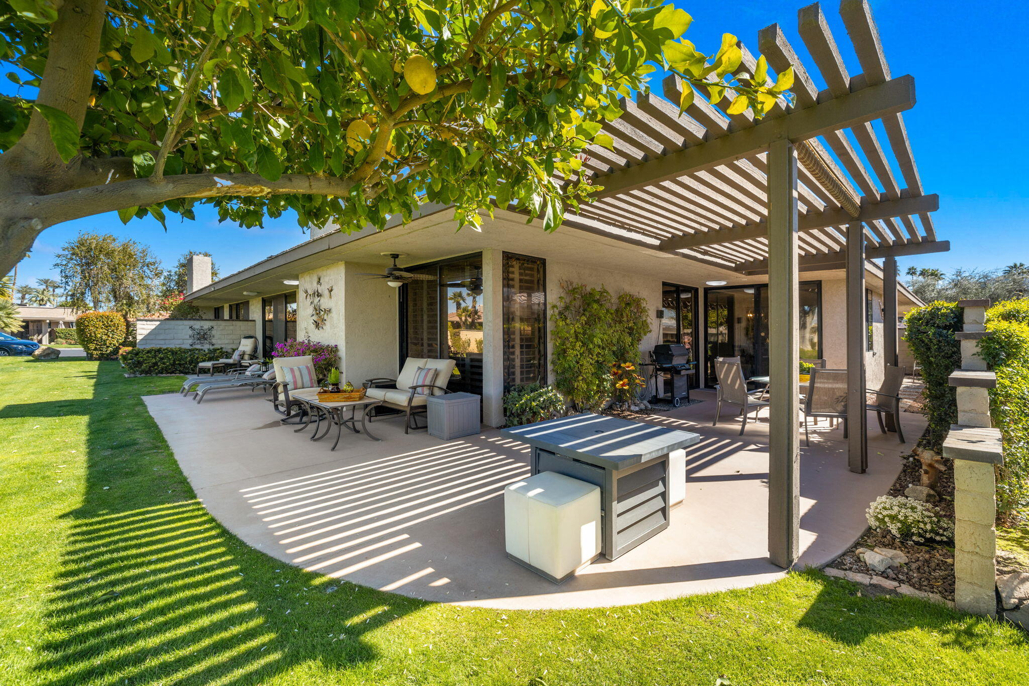 55 Cornell Drive Rancho Mirage, CA 92270 - Photo 3 of 62 53-web-or-mls-2Z7A7689