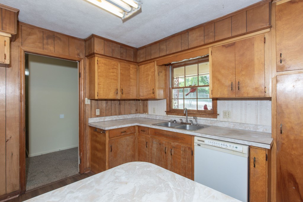 24 Grace Road Phenix City, AL 36870 - Photo 3 of 37